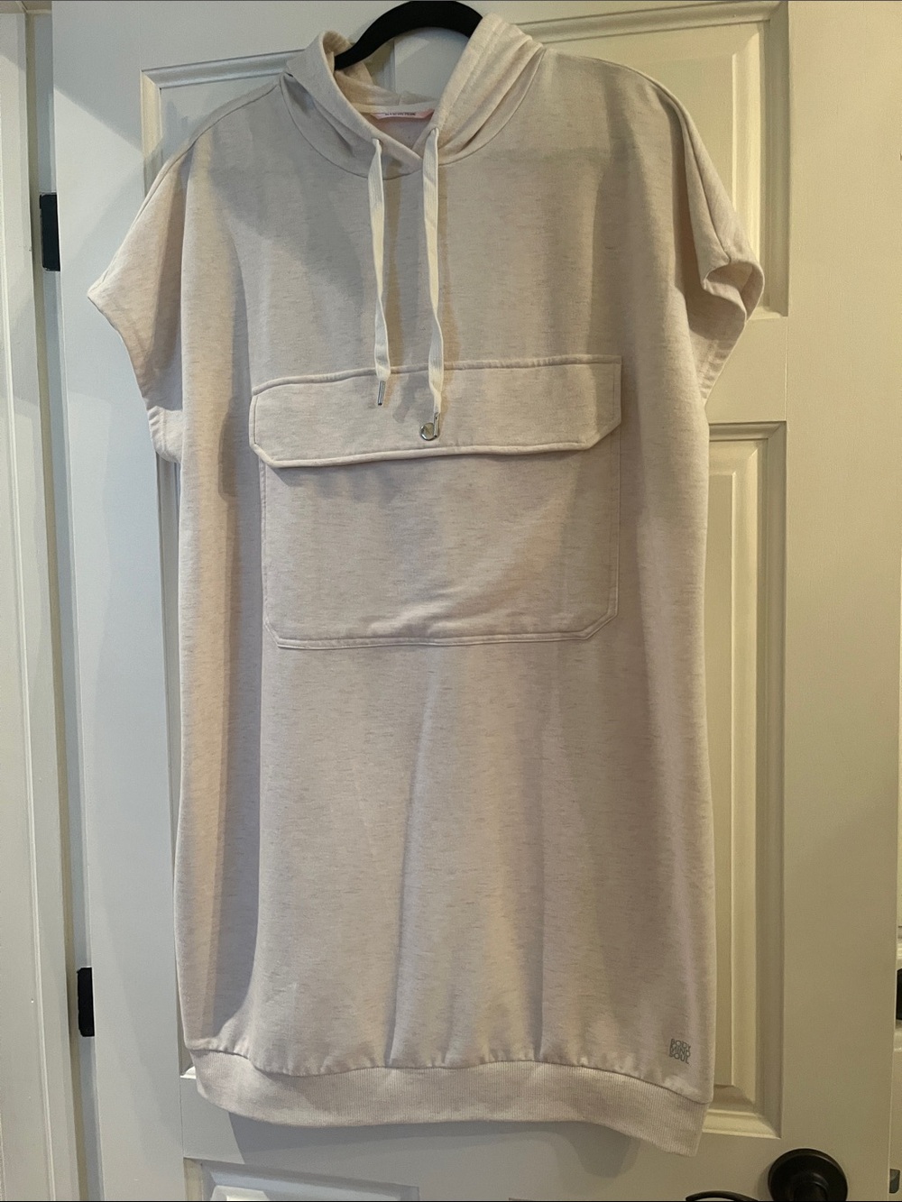 La Vie En Rose Body Mind & Soul Cream Short-Sleeve Hoodie Dress with Flap Pocket